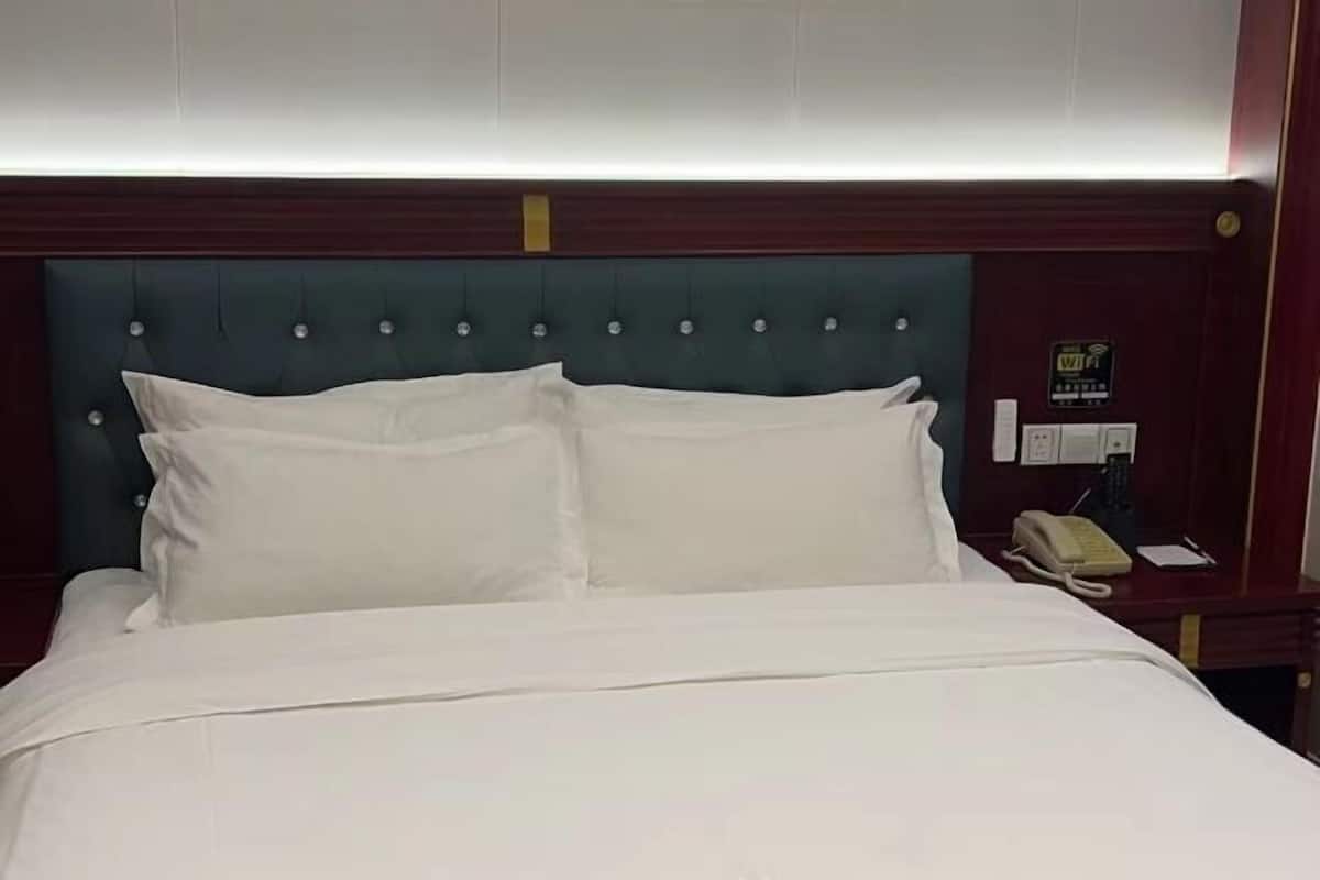 Minibar, in-room safe, desk, blackout curtains