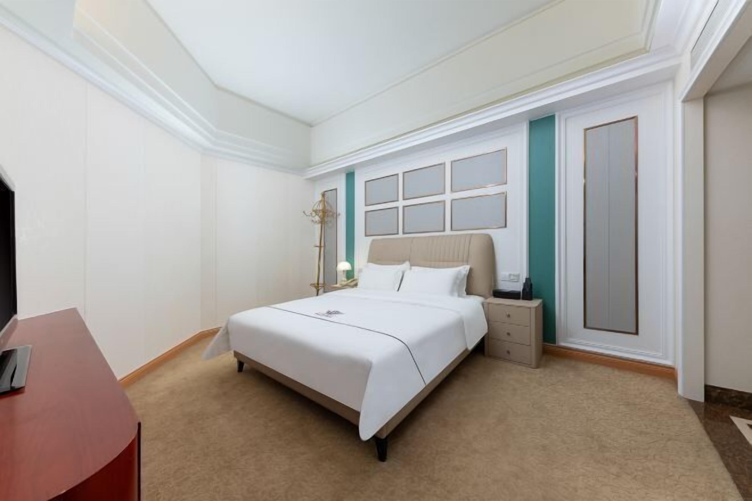 Minibar, in-room safe, desk, blackout drapes