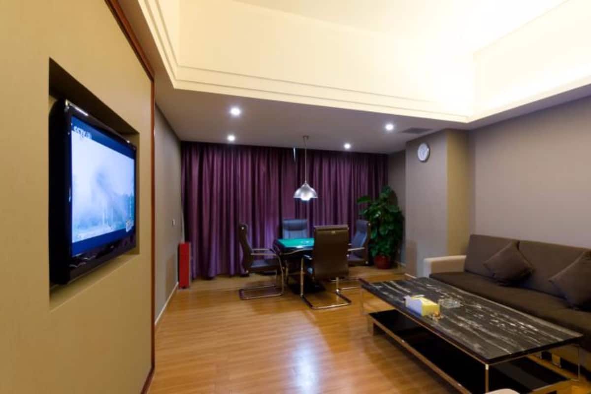 Superior Süit | Oturma odası | LCD televizyon