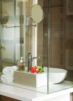 Family Apartment | Sinki Bilik Mandi