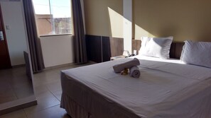 Habitación doble Deluxe | Minibar, decoración personalizada, escritorio y cortinas blackout