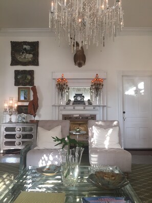 Interior detail - John Thomas Bed and Bath (West Monroe)