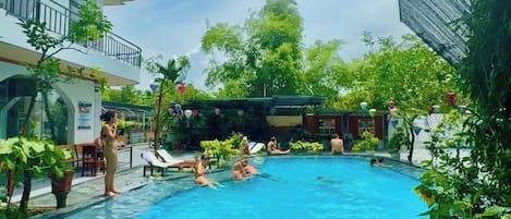 Kolam renang terbuka