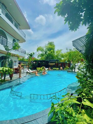 Piscine extérieure