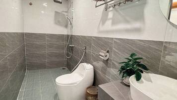 Shower, free toiletries, slippers, towels