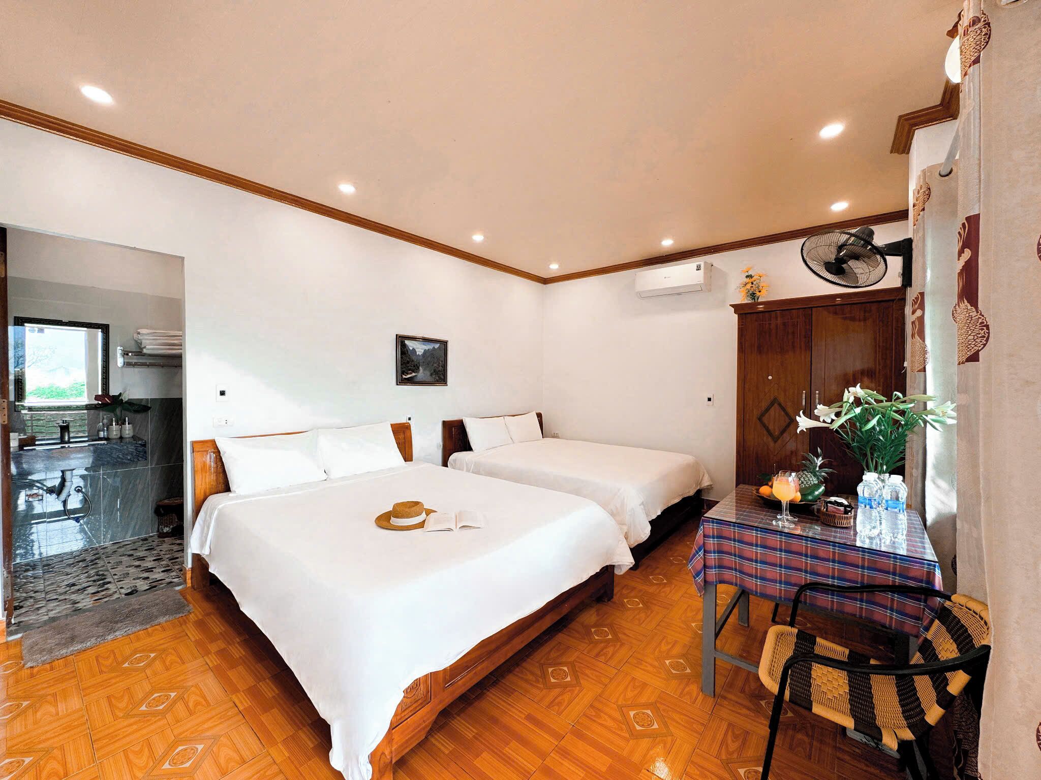 Quadruple Room | Minibar, in-room safe, desk, soundproofing
