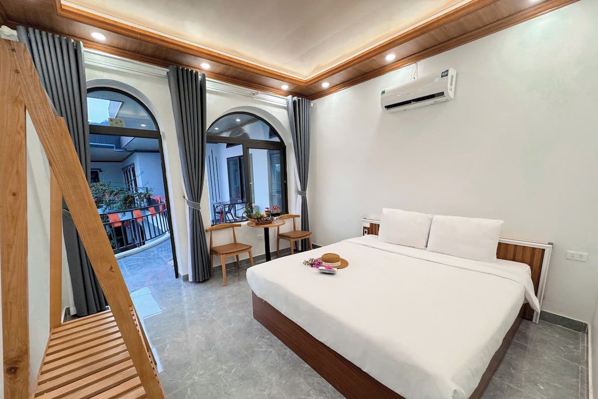 Minibar, caja de seguridad en la habitación y escritorio