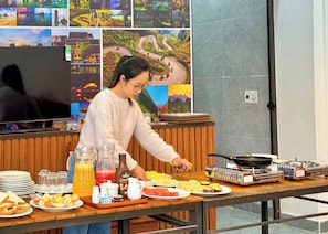 Breakfast meal - Tuan Ngoc Hotel (Hoa Lu)