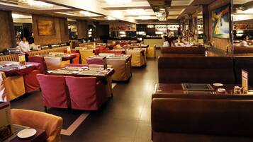 Breakfast, lunch and dinner served