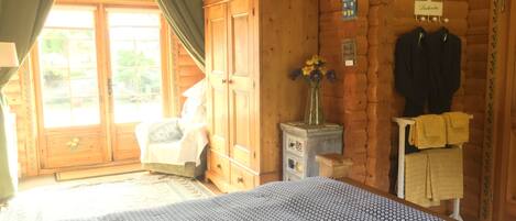 高級雙人房, 露台 | 埃及棉床單、高級寢具、羽絨被、書桌