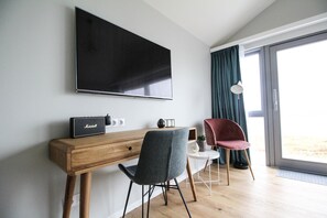 In-room safe, desk, blackout drapes, soundproofing - Magma Hotel (Kirkjubaejarklaustur)