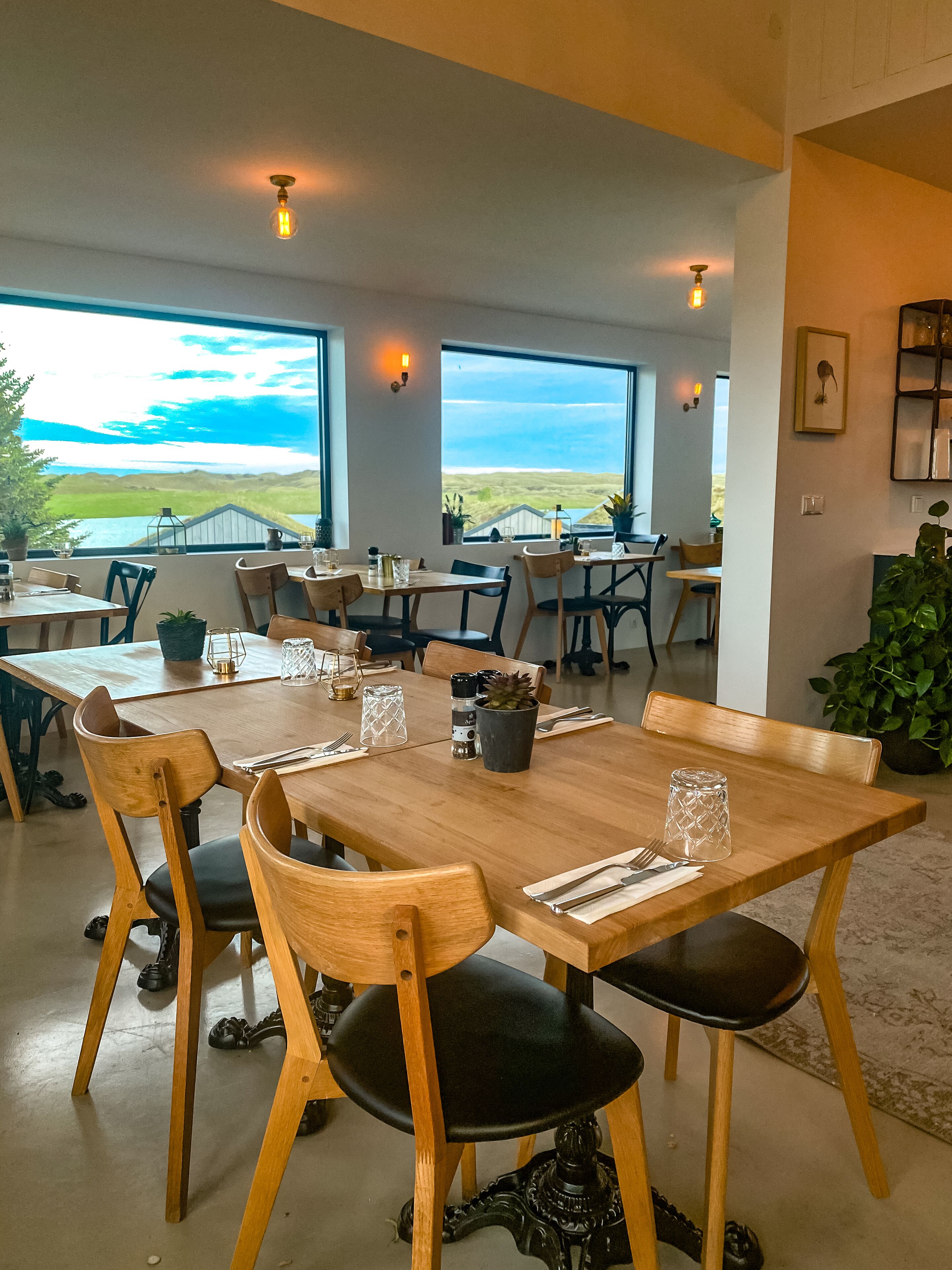 Frukost och middag serveras