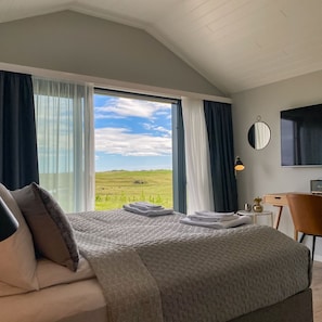 Caja de seguridad en la habitación, escritorio y cortinas blackout