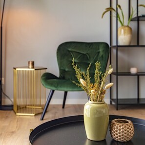 Caja de seguridad en la habitación, escritorio y cortinas blackout