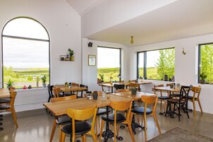 Breakfast and dinner served