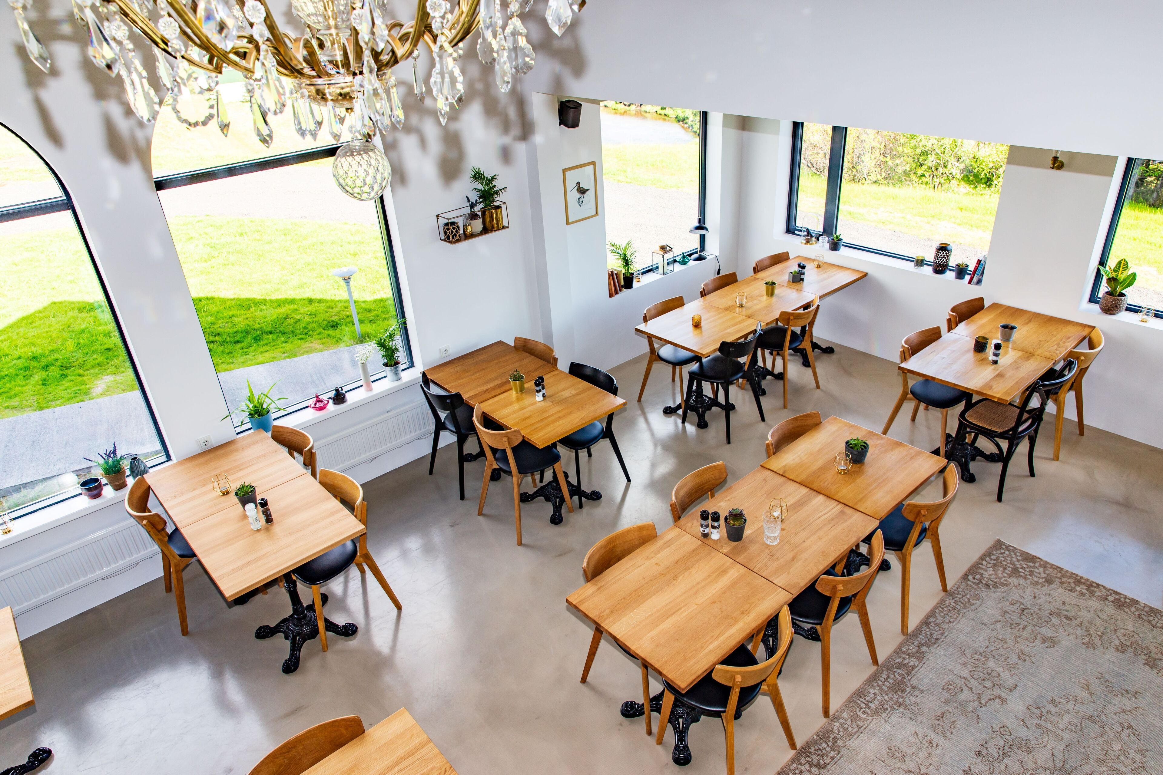 breakfast and dinner served