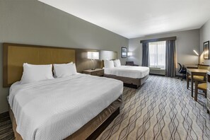 Camas con pillow-top, escritorio y cortinas blackout 