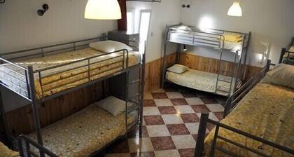 Triana Backpackers