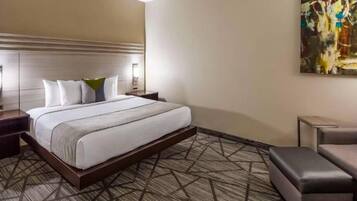 Desk, laptop workspace, iron/ironing board, free WiFi