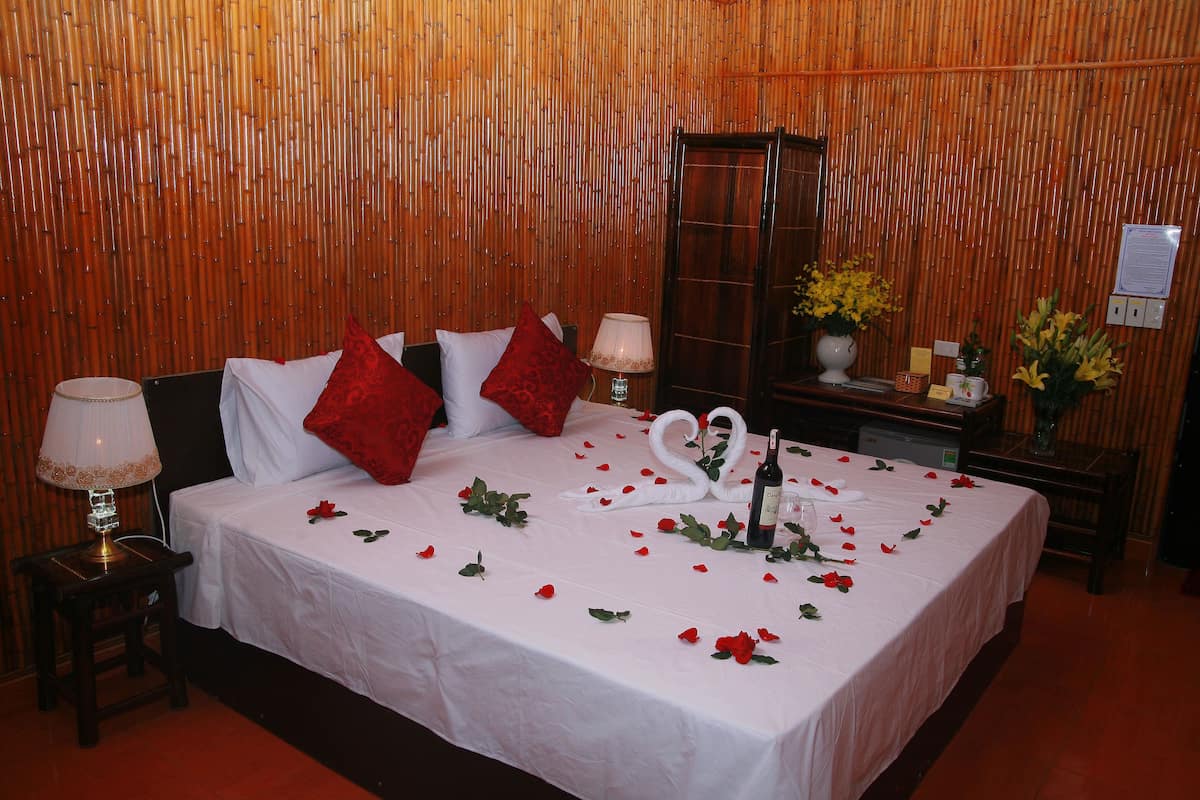 1 bedroom, hypo-allergenic bedding, pillowtop beds, minibar