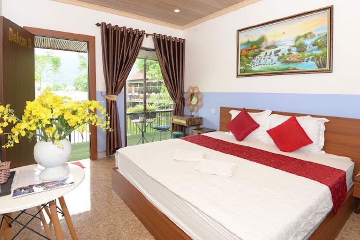 1 bedroom, hypo-allergenic bedding, pillowtop beds, minibar