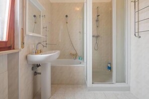 Comfort-Apartment, 2 Schlafzimmer | Badezimmer | Dusche, kostenlose Toilettenartikel, Haartrockner, Bidet