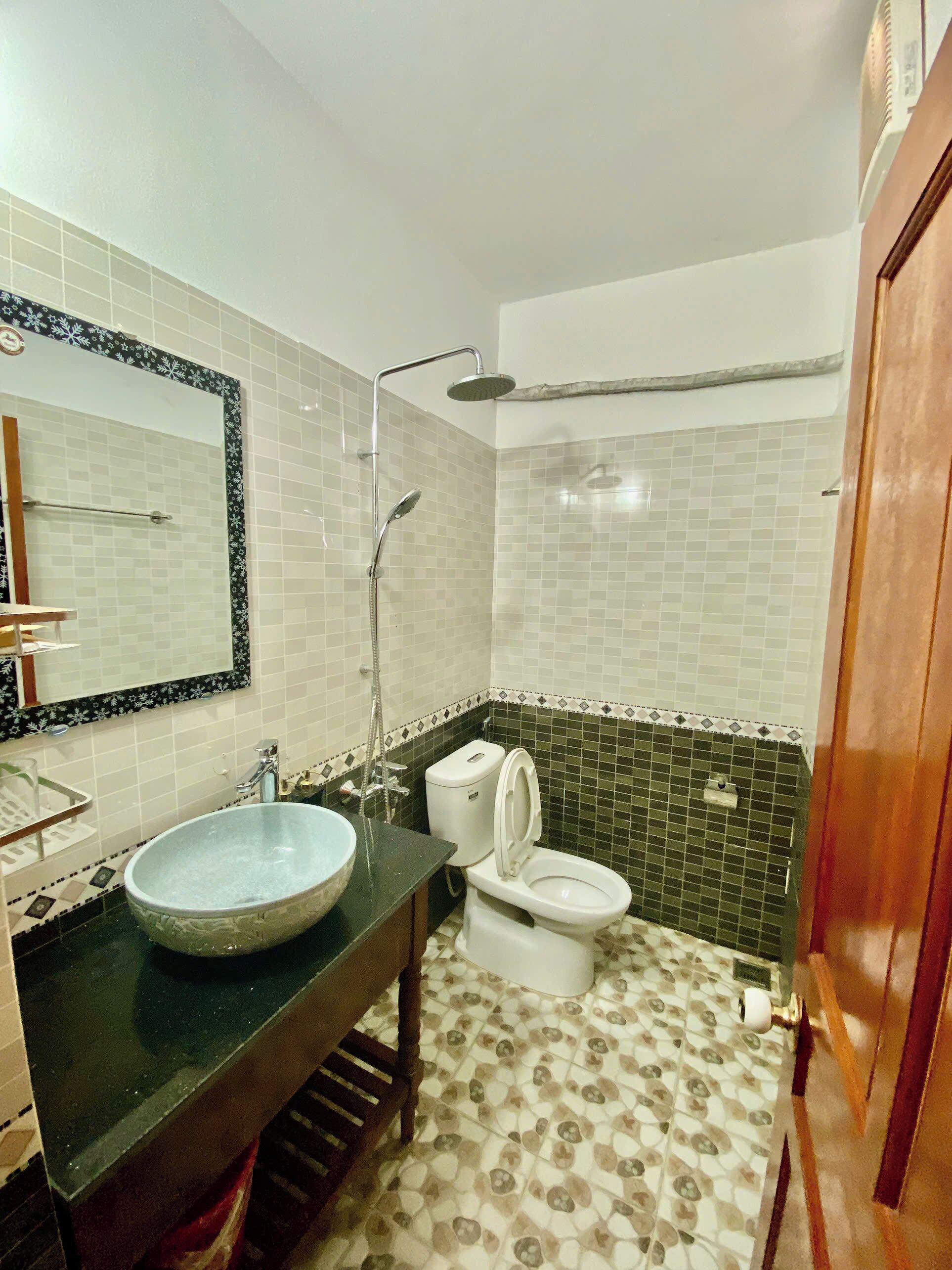 Superior Double Room, 1 Double Bed | Bathroom | Shower, free toiletries, hair dryer, slippers