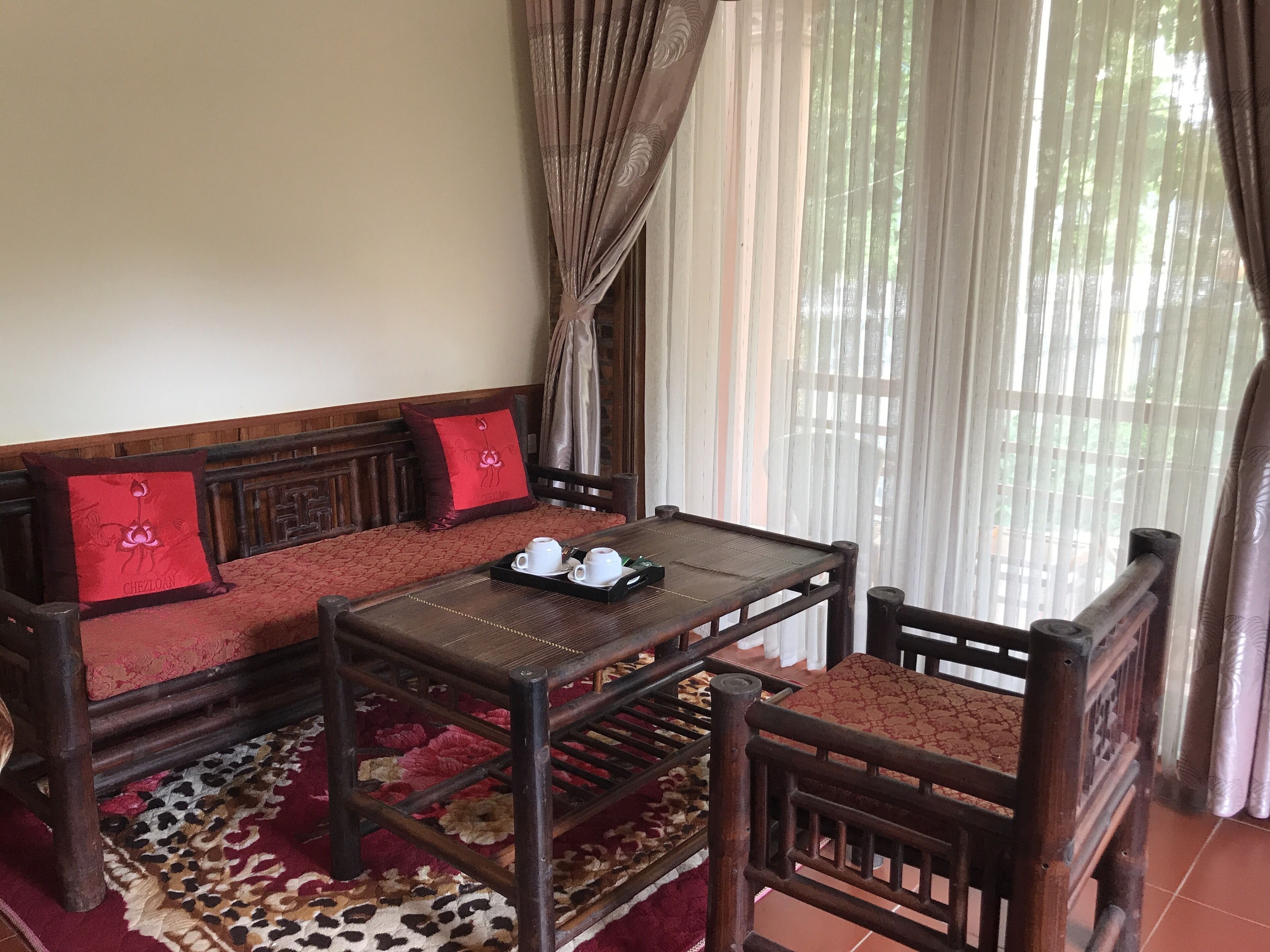 bungalow | minibar, in-room safe, desk, soundproofing