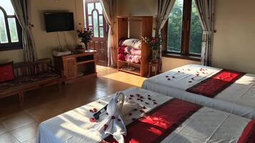 Family Room | Minibar, in-room safe, desk, soundproofing