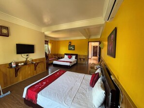 Family Room, 2 Queen Beds | Minibar, in-room safe, desk, soundproofing - Chez Loan Hotel (Hoa Lu)
