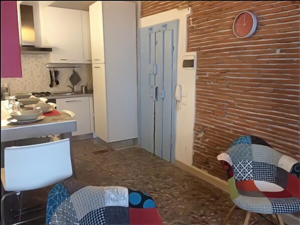 Apartment, 3 Schlafzimmer | Eigene Kochnische | Großer Kühlschrank, Herdplatte, Wasserkocher mit Kaffee-/Teezubehör