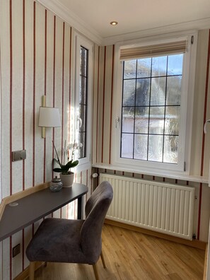 Quarto casal, suíte (mit Erker)