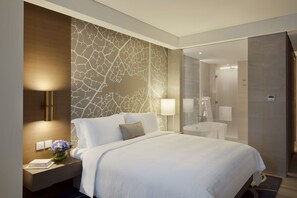 Departamento, 1 habitación, alberca privada, vista a la ciudad (Spacious) | Ropa de cama de alta calidad y camas con pillow-top 
