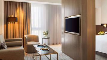 Junior Suite, 1 Double Bed | Premium bedding, pillowtop beds, minibar, in-room safe
