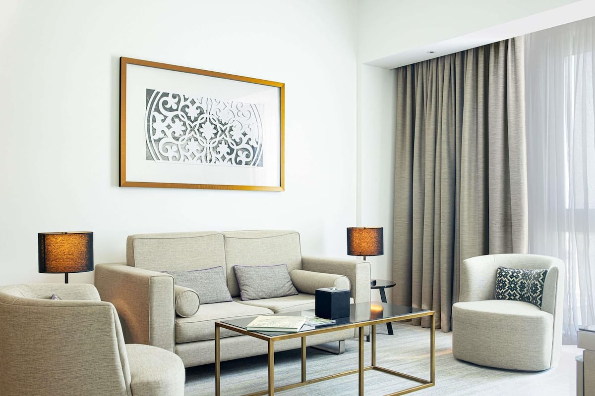 Deluxe Suite, 1 King Bed | Premium bedding, pillowtop beds, minibar, in-room safe