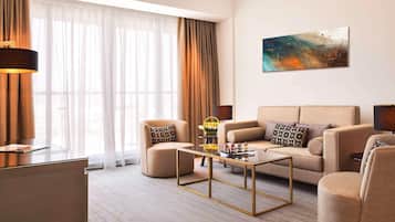 Deluxe Suite, 1 King Bed | Premium bedding, pillowtop beds, minibar, in-room safe