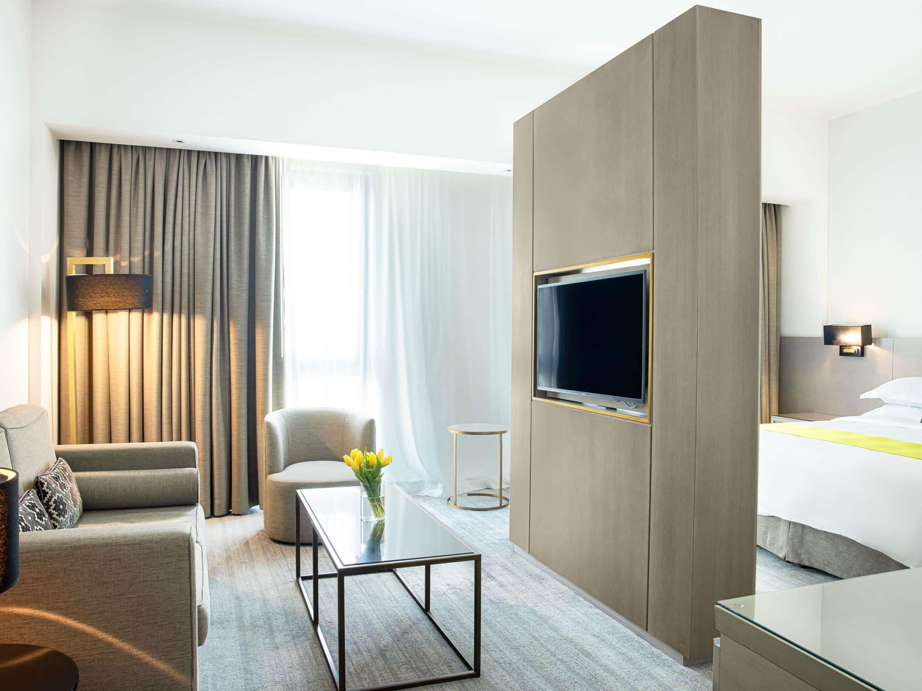 Junior Suite, 1 Double Bed | Premium bedding, pillowtop beds, minibar, in-room safe