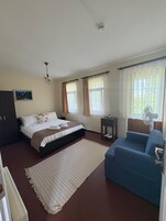 Triple Room | Premium bedding, free WiFi, bed sheets