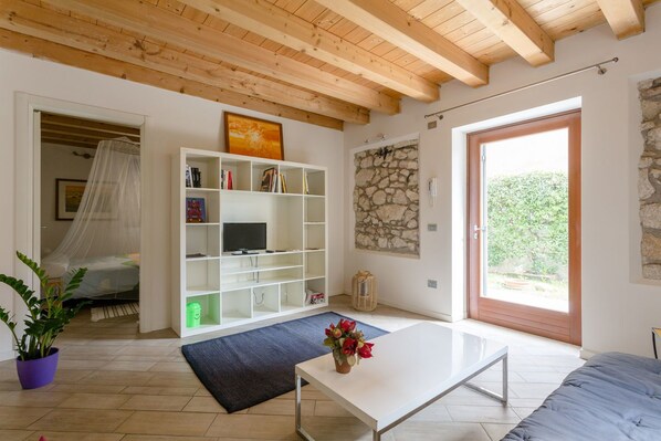 Appartement, 1 chambre | Coin séjour | Télévision à écran plat