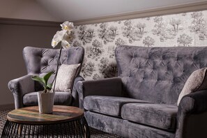 Una televisión de pantalla plana