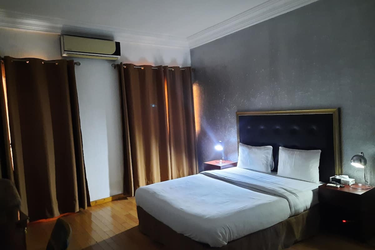 Chambre Double Standard | Rideaux occultants, Wi-Fi gratuit, draps fournis