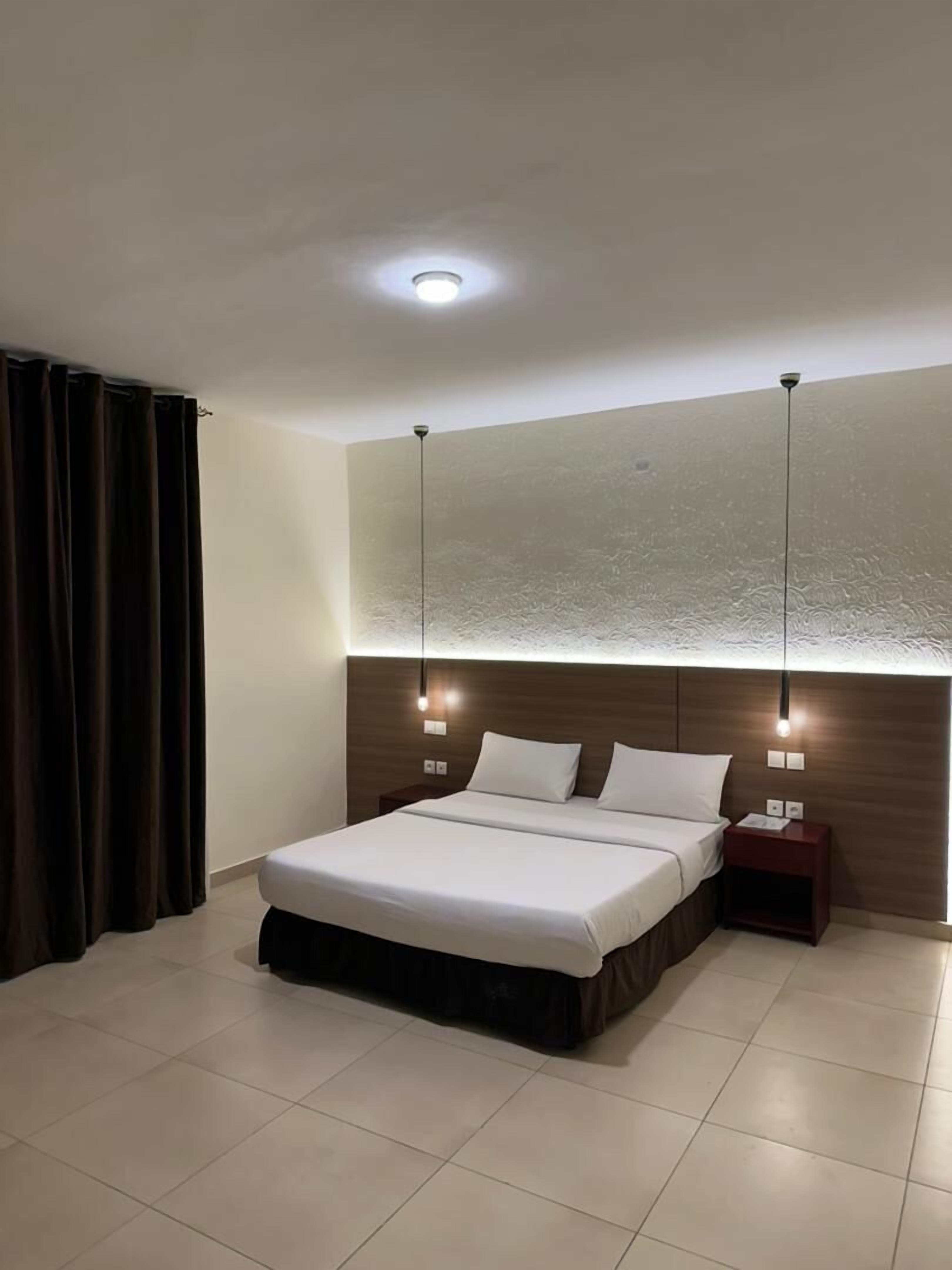 Cortinas blackout, wifi gratis y ropa de cama 