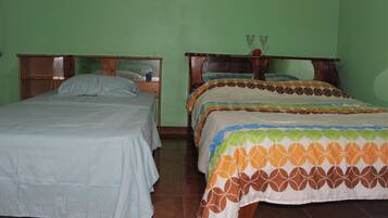 Habitación estándar, 1 habitación, cocina, vista a la ciudad | 1 habitación, minibar, escritorio y insonorización