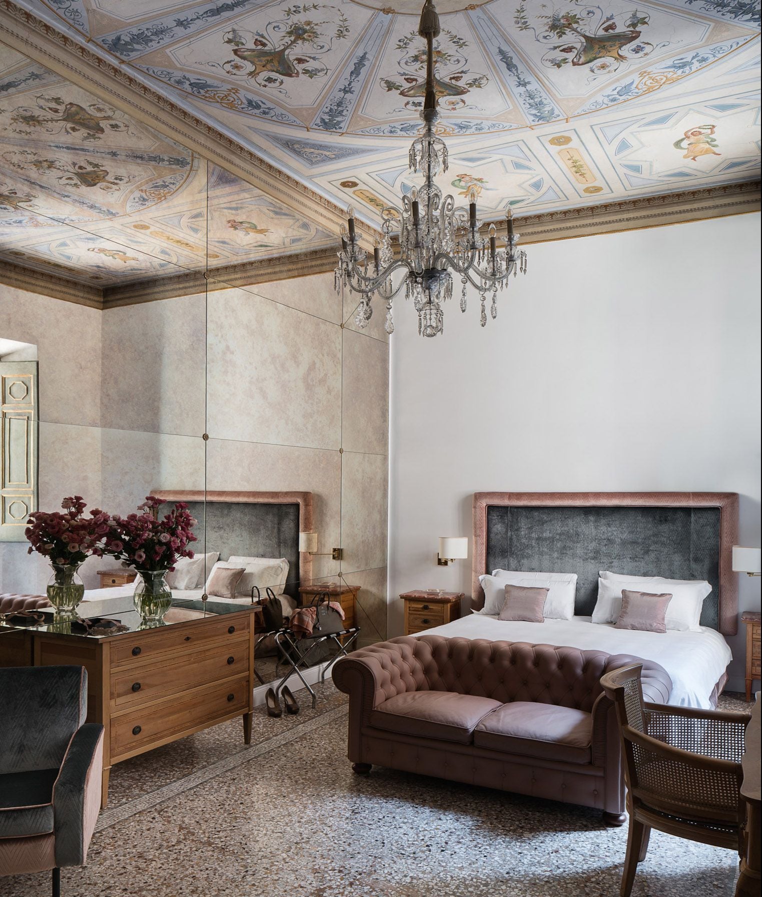 Rom – deluxe | Sengetøy av topp kvalitet, minibar, safe på rommet og skrivebord