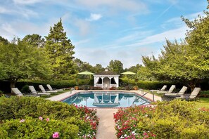 Seasonal outdoor pool, pool umbrellas, sun loungers - Antrim 1844 (Taneytown)