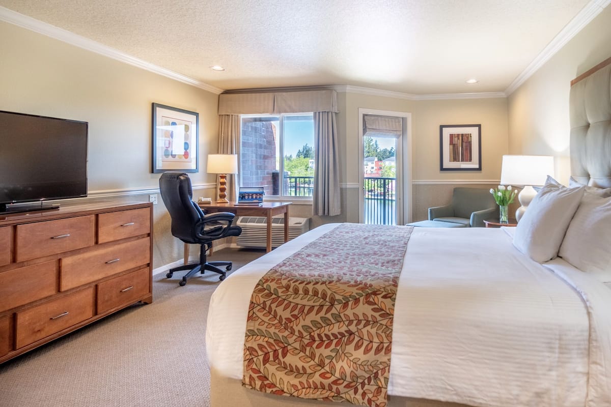 Premier Room, 1 King Bed, Lakeside | Premium bedding, desk, laptop workspace, iron/ironing board