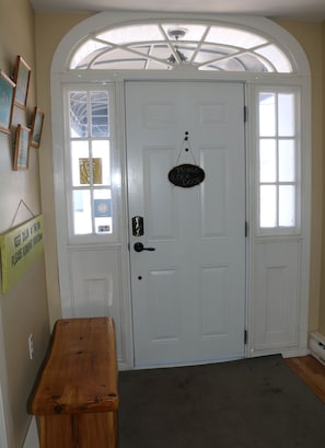 Interior entrance - Jardine's Inn (Rexton)