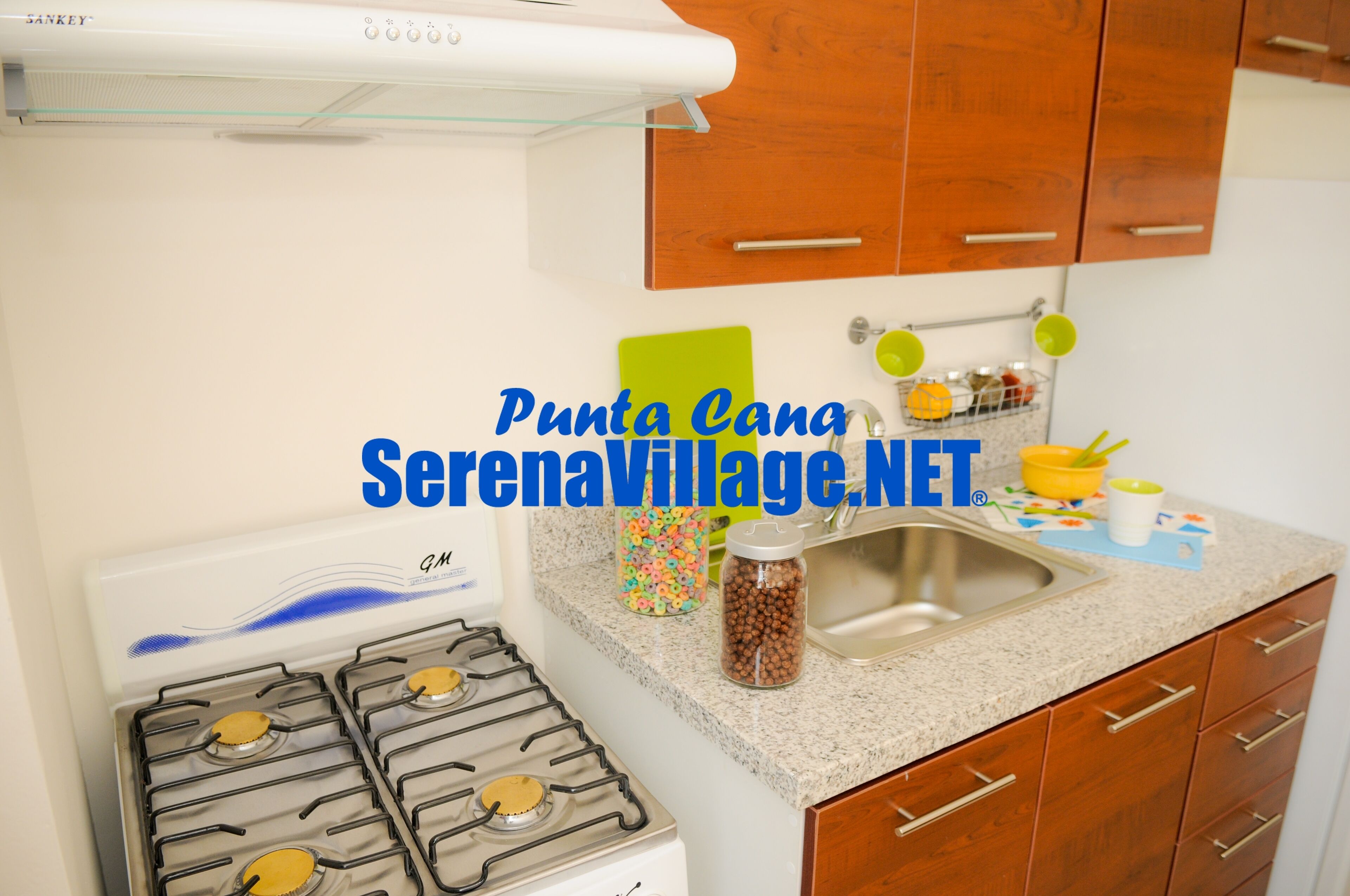 full-sized fridge, oven, cookware/dishes/utensils, freezer