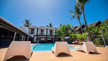 Outdoor pool, sun loungers