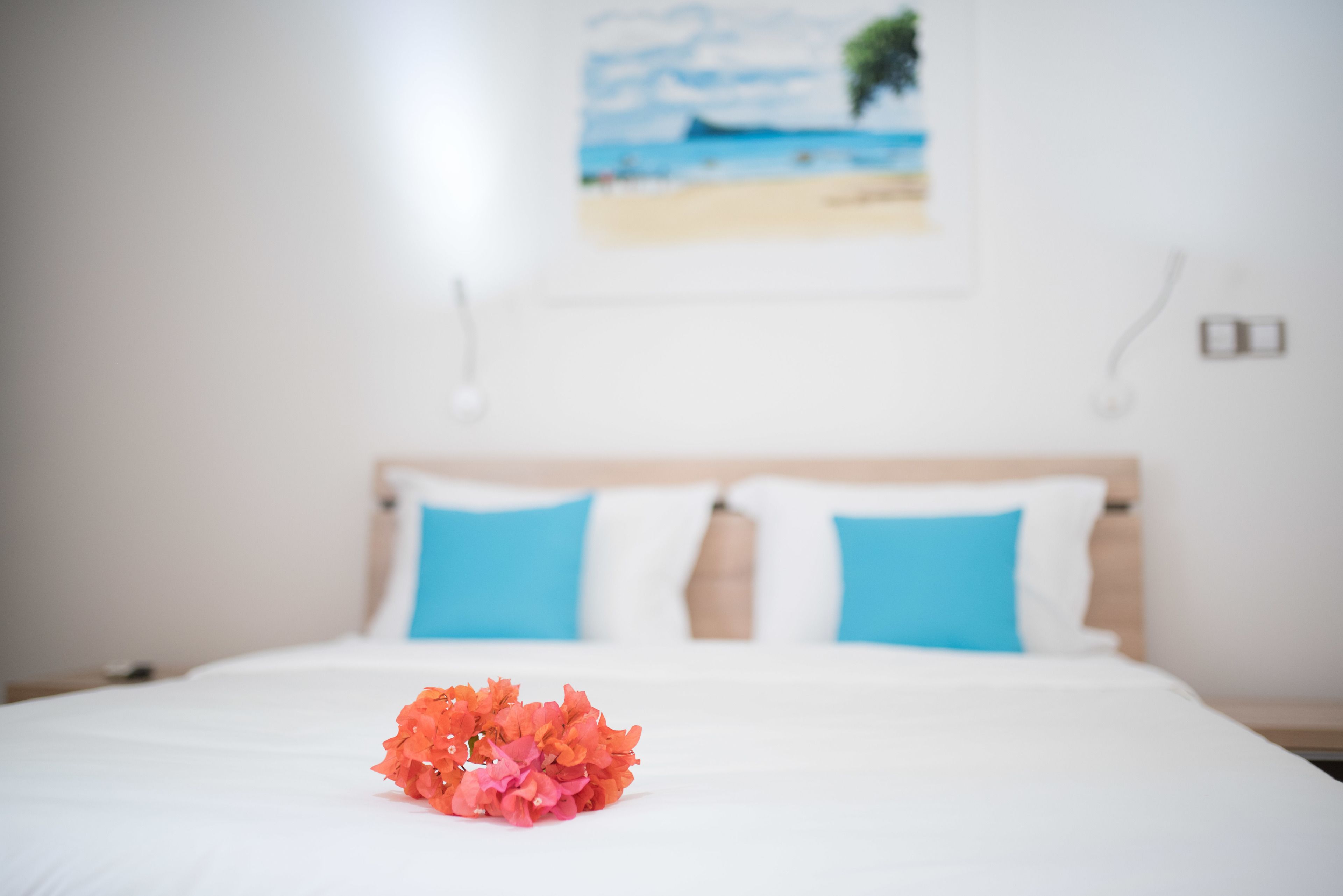 in-room safe, soundproofing, free wifi, bed sheets